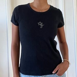 Guess black t-shirt. Size is XL but can fit a small.